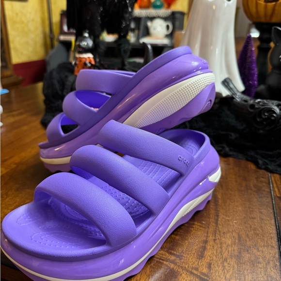 CROCS Mega Crush Triple Strap Vibrant Purple Triple Strap Slides size 7 - Picture 4 of 4